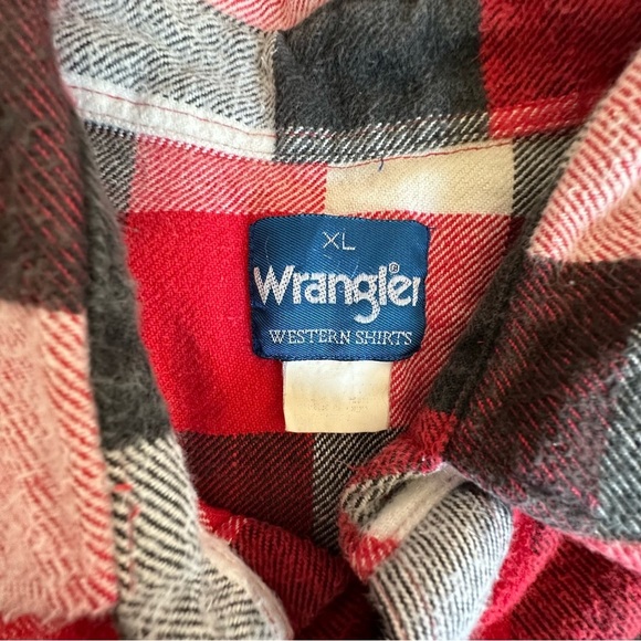 Wrangler Red and Black Plaid Casual Button Down Shirt - Picture 3 of 5